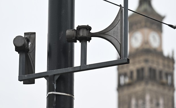 W Warszawie zawyły syreny alarmowe. Co było przyczyną?