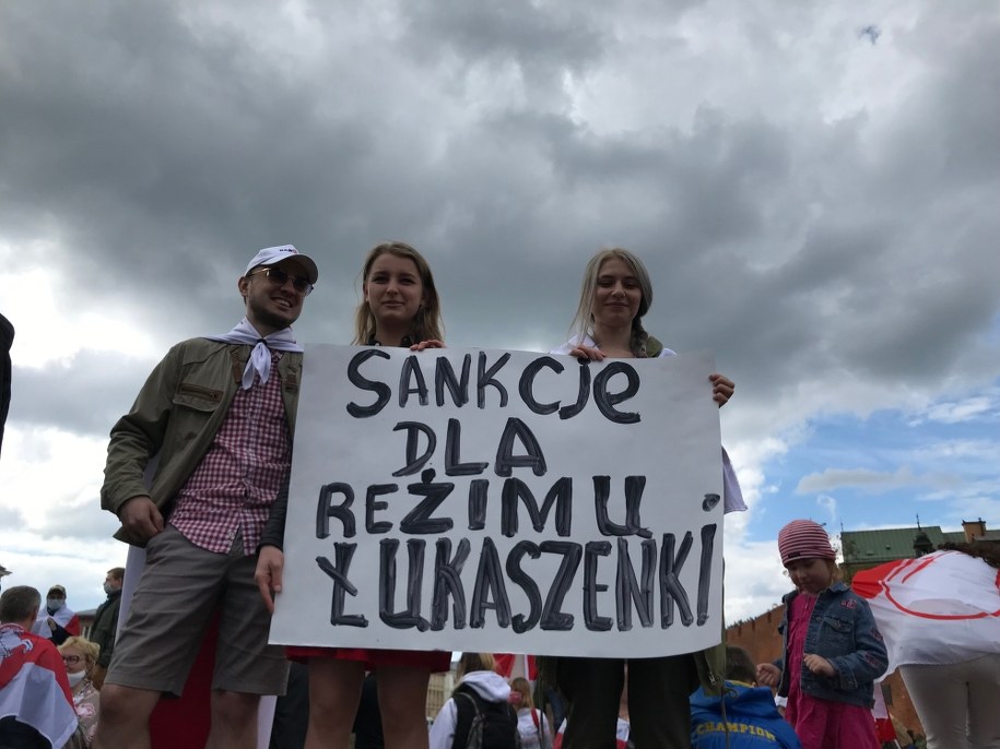 W Warszawie zgromadziło się kilkaset osób /Mariusz PIekarski /RMF FM