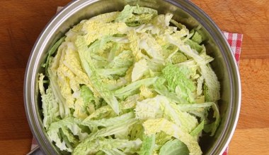 W warzywniakach nie brakuje, a my wciąż nie doceniamy. Najlepsza na dobrą pamięć, zdrowe kości i cerę