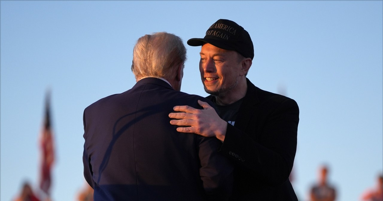 W Waszyngtonie Elon Musk jest nazywany "pierwszym kumplem prezydenta". Zdaniem tamtejszych mediów, jego firmy korzystają z tej znajomości /Evan Vucci / Associated Press /East News