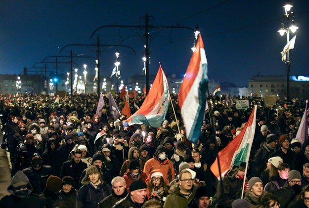 W weekend przez Budapeszt przeszły liczne manifestacje /BALAZS MOHAI /PAP/EPA