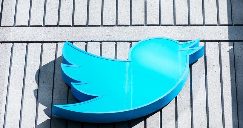 W weekend Twitter zwolnił blisko 200 osób, czyli ok. 10 proc. wszystkich pracowników /123RF/PICSEL