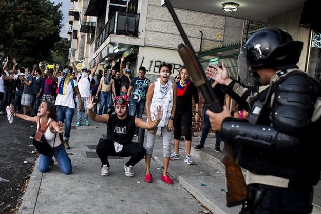 W Wenezueli znów wzrasta napięcie i od dwóch tygodni odbywają się studenckie protesty /Miguel Gutierrez /PAP/EPA
