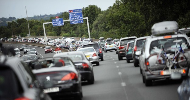 W większości państw za jazdę autostradami trzeba zapłacić /AFP