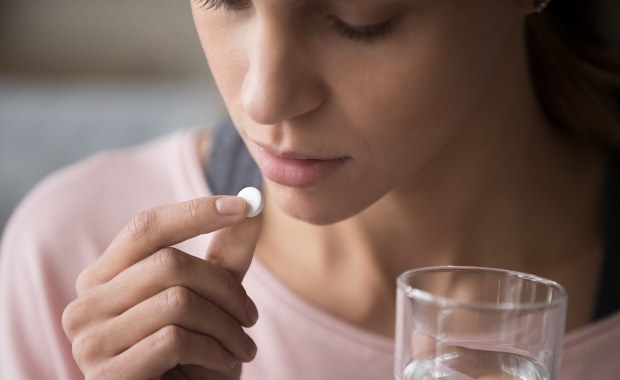 W Wielkiej Brytanii dopuszczono tabletkę na Covid-19