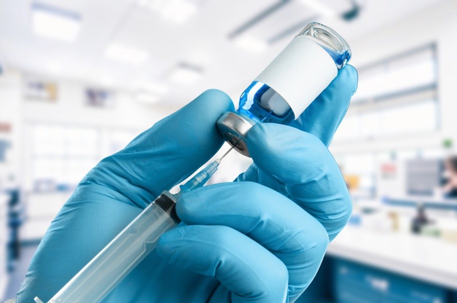 W Wielkiej Brytanii ruszył pierwszy na świecie program szczepień przeciwko rzeżączce /Shutterstock