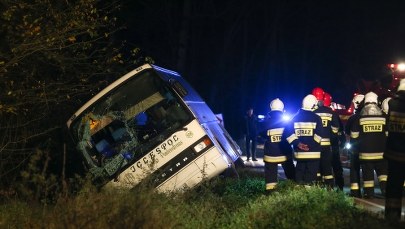 W Wielkopolsce przewrócił się autobus z dziećmi. 7 osób w szpitalu