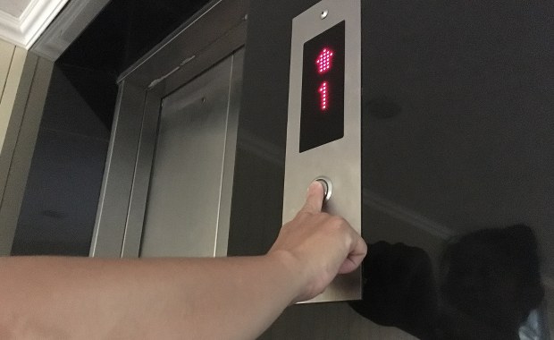 W Wielkopolsce zerwała się winda. Dwie osoby w szpitalu