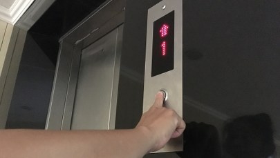 W Wielkopolsce zerwała się winda. Dwie osoby w szpitalu