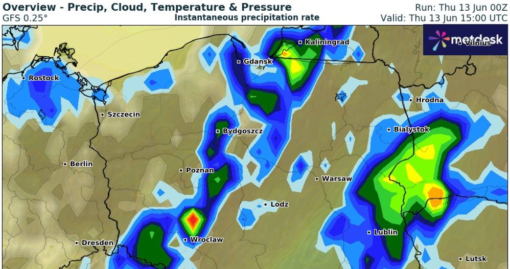 W wielu miejscach kraju spodziewane są przelotne opady deszczu, a w czterech województwach na północy obowiązują alerty burzowe /wxcharts /