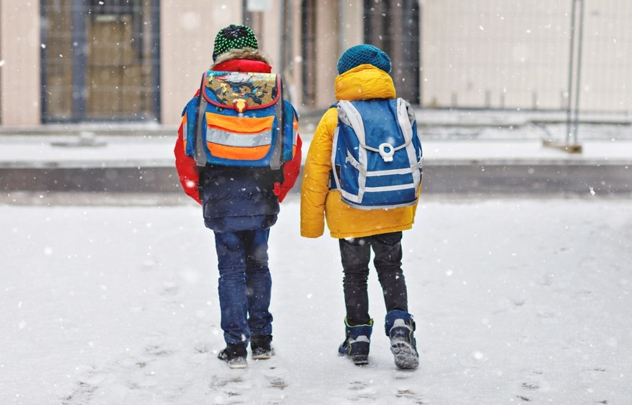 Zamknięto setki szkół. Siarczysty mróz daje się we znaki