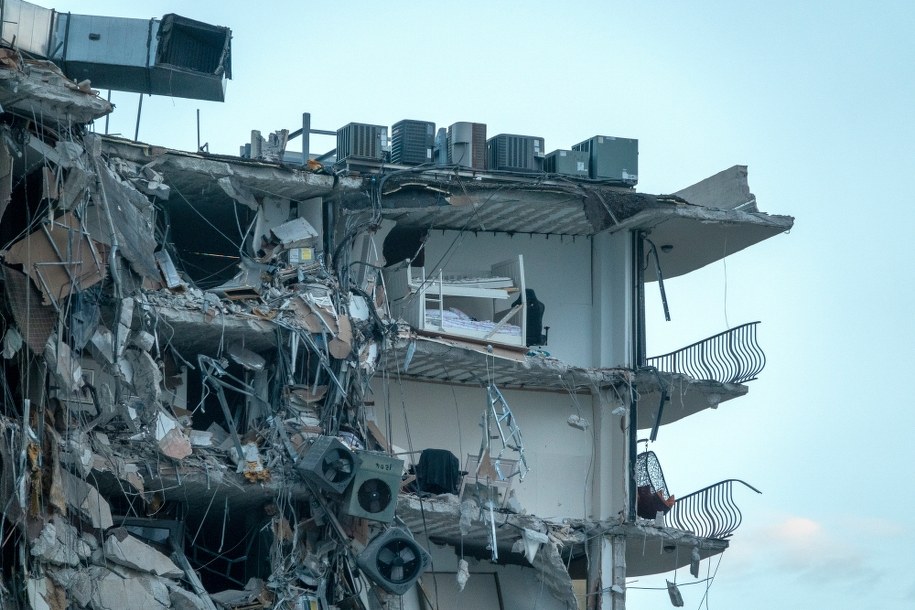 W wieżowcu było ponad 130 mieszkań. /CRISTOBAL HERRERA-ULASHKEVICH /PAP/EPA