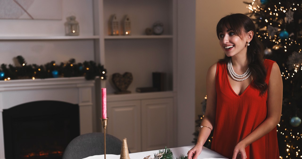 W Wigilię lepiej niczego nie pożyczać. Nie zasiadajmy więc do świątecznego stołu w cudzej biżuterii. /Pixel