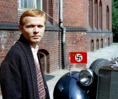 W „Wizji lokalnej 1901” (1980; Nagroda Główna Jury w Gdańsku) sięgnął do przypomnienia protestu dzieci z Wrześni przeciwko germanizacji, a akcję „Limuzyny Daimler-Benz” (1981; nagroda w Figueira da Foz) umieścił w 1939 roku, w przededniu napaści Niemiec na Polskę. 