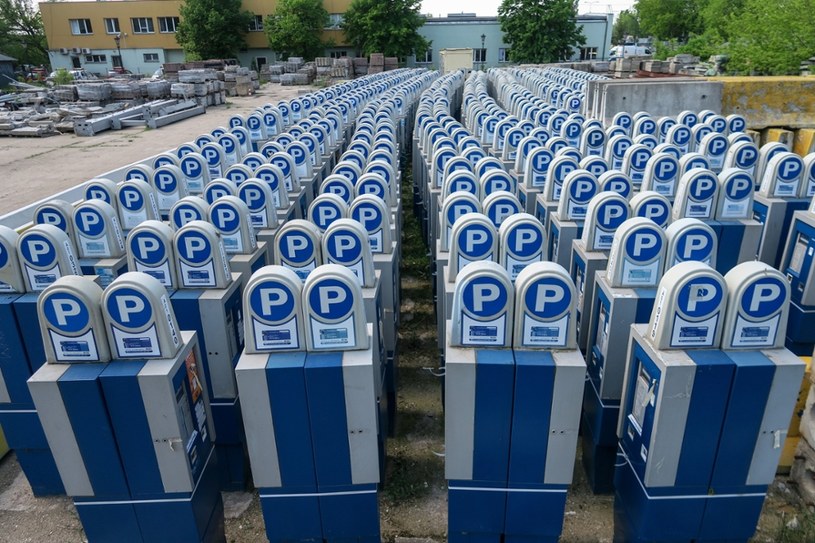W Włoszech parkomaty mają przyjmować płatność kartą /Bartosz Krupa /East News