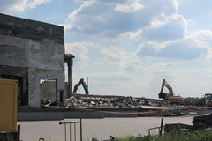 W Wólce Kosowskiej wciąż trwa rozbiórka hali