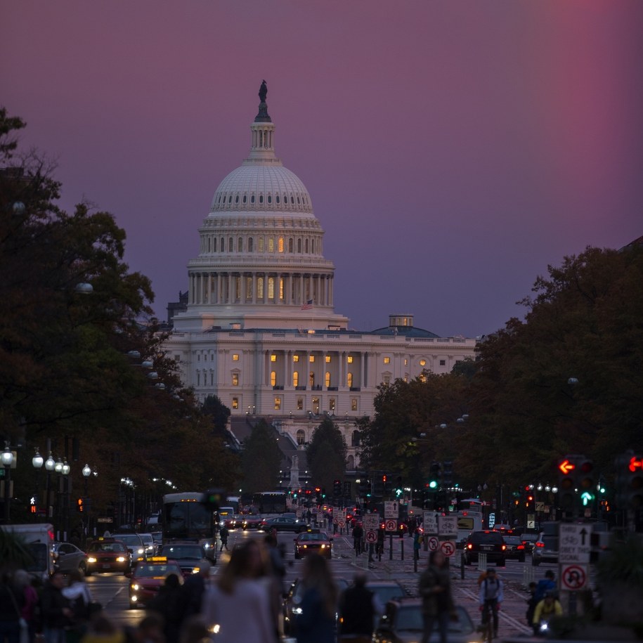 W wyborach do Kongresu z 6 listopada republikanie utrzymali przewagę w Senacie, stracili natomiast kontrolę nad Izbą Reprezentantów (na zdjęciu: siedziba Kongresu - Kapitol) /ERIK S. LESSER /PAP/EPA