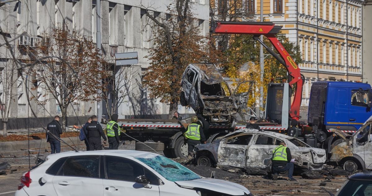 W wyniku działań wojennych na Ukrainie zniszczeniu uległy tysiące samochodów /Getty Images