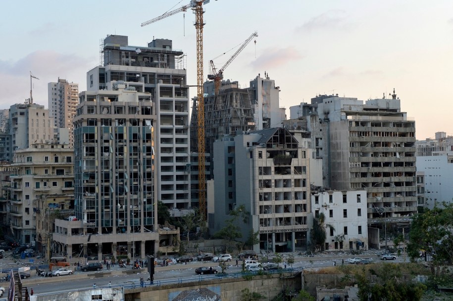 W wyniku eksplozji zniszczonych zostało wiele budynków /WAEL HAMZEH /PAP/EPA