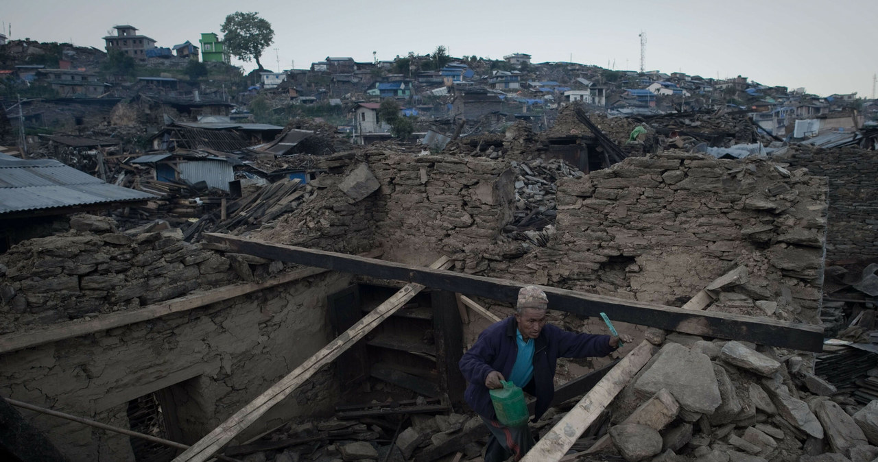 W wyniku kataklizmu tysiące domów runęło w gruzach /NICOLAS ASFOURI / AFP /East News