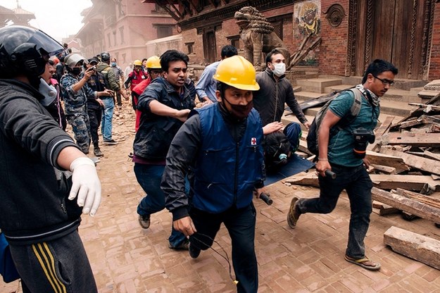 W wyniku sobotniego trzęsienia ziemi w Nepalu zginęło już ponad 3 tys. osób, a ponad 6,5 tysiąca zostało rannych /CARL WHETHAM/IFRC /PAP/EPA