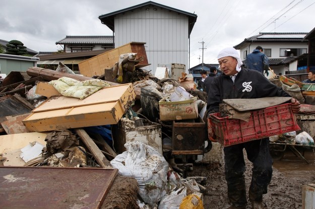 W wyniku tajfunu Hagibis zginęło 77 osób /JIJI PRESS /PAP