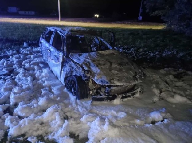 W wyniku uderzenia bmw zaczęło się palić /KPP Ostrzeszów /Policja