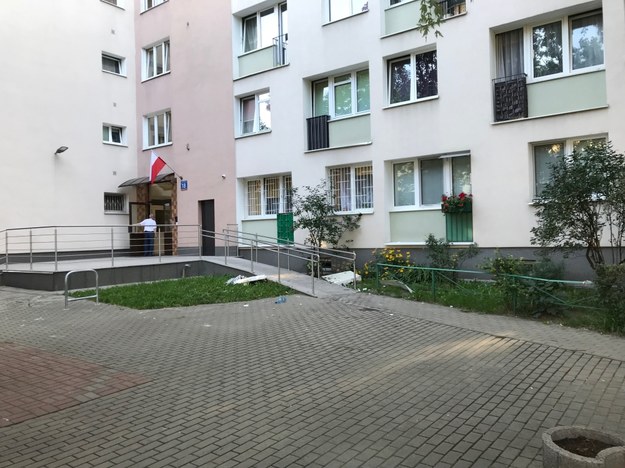 W wyniku wybuchu wyleciało okno jednego z mieszkań /Grzegorz Kwolek /RMF FM