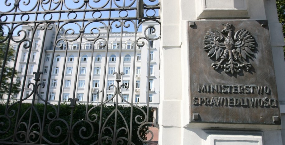 Zmarł pracownik Ministerstwa Sprawiedliwości zakażony koronawirusem