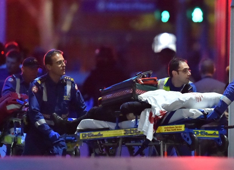 W wyniku zamachu zginęły trzy osoby, w tym napastnik, a cztery zostały ranne /AFP