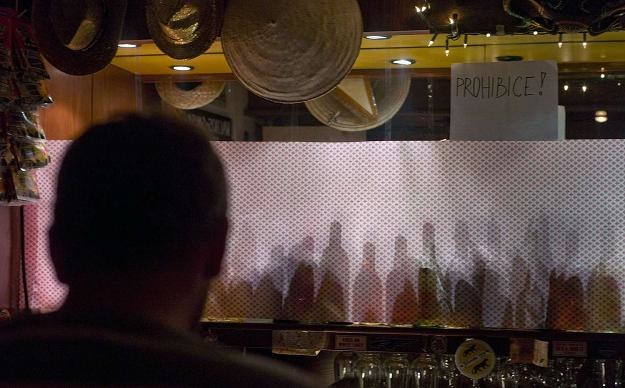 W wyniku zatrucia alkoholem w Czechach zmarło ponad 20 osób /AFP