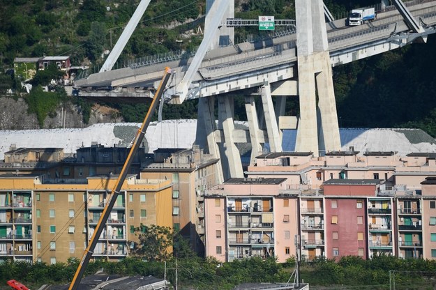 W wyniku zawalenia się mostu zginęły 43 osoby /LUCA ZENNARO /PAP/EPA