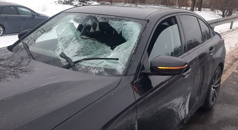 W wyniku zdarzenia 23-letni kierowca BMW trafił do szpitala. /KPP w Garwolinie /Policja
