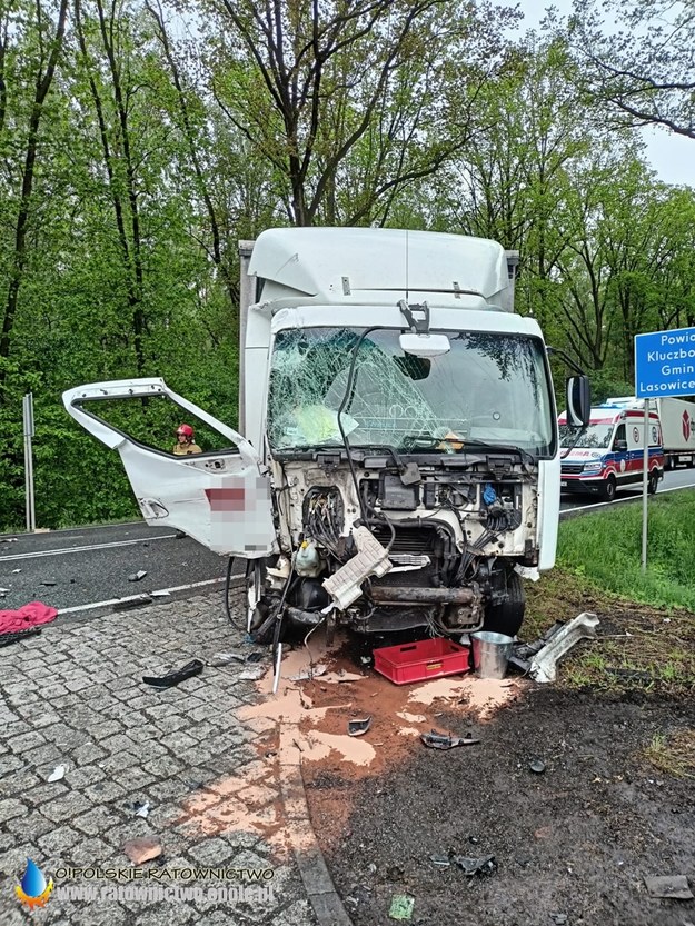 W wyniku zdarzenia ranne zostały dwie osoby /KP PSP w Oleśnie /