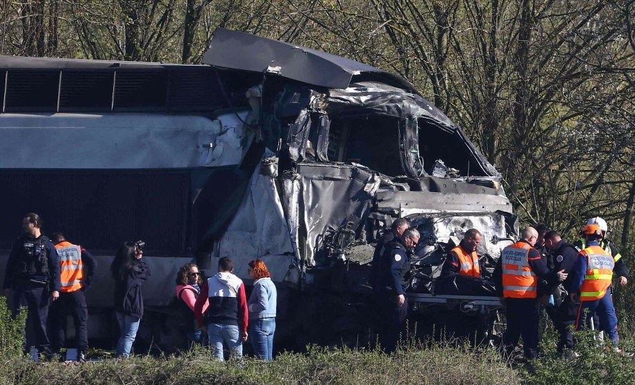 W wyniku zderzenia pociągu TGV z ciężarówką zginął maszynista /SAMEER AL-DOUMY/AFP/East News /East News