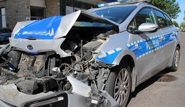 W wyniku zderzenia w autem poszukiwanego mężczyzny rannych zostało dwóch policjantów /foto. eSanok.pl /
