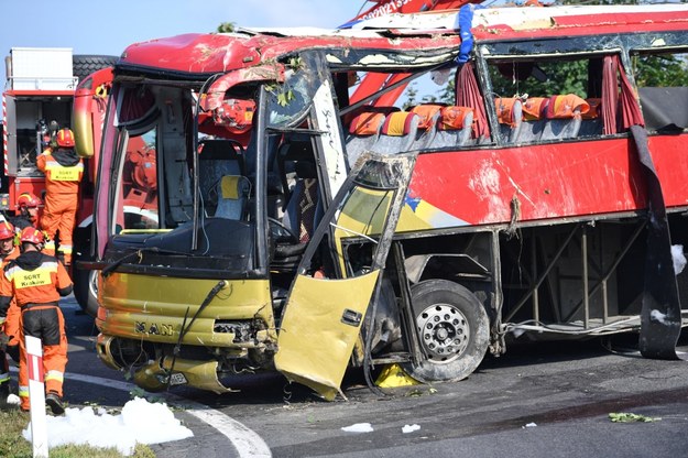 W wypadku autokaru 3 osoby zginęły a 50 zostało rannych /Darek Delmanowicz /PAP