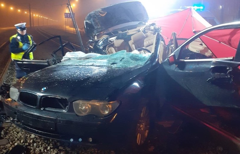 W wypadku BMW w Łodzi zginęła młoda kobieta /Policja