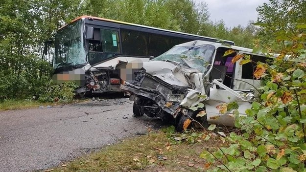 W wypadku ranny został kierowca busa /KWP Białystok /Policja
