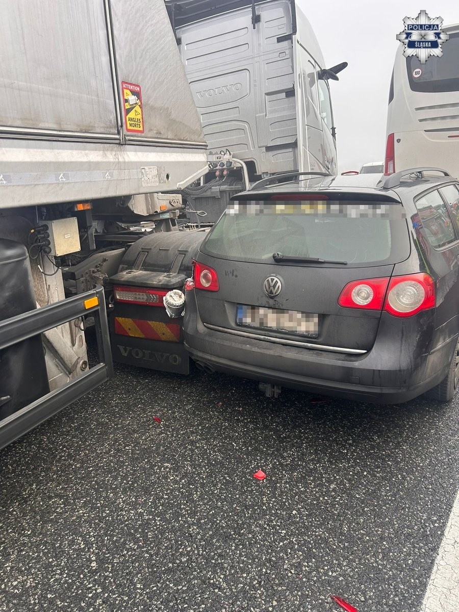 W wypadku uczestniczyły cztery samochody /Śląska policja /