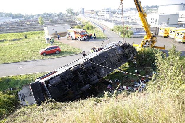 W wypadku w Niemczech zginęło 10 osób, a 69 zostało rannych /RICO LOEB  /PAP