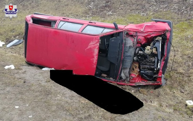 W wypadku zginął pasażer, pasażerka została ranna. Kierowca uciekł /Informacja prasowa