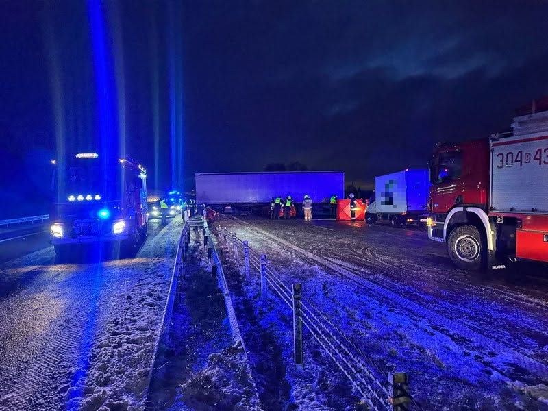 W wypadku zginęła jedna osoba, a dwie trafiły do szpitala /Komenda Wojewódzka Policji w Białymstoku /