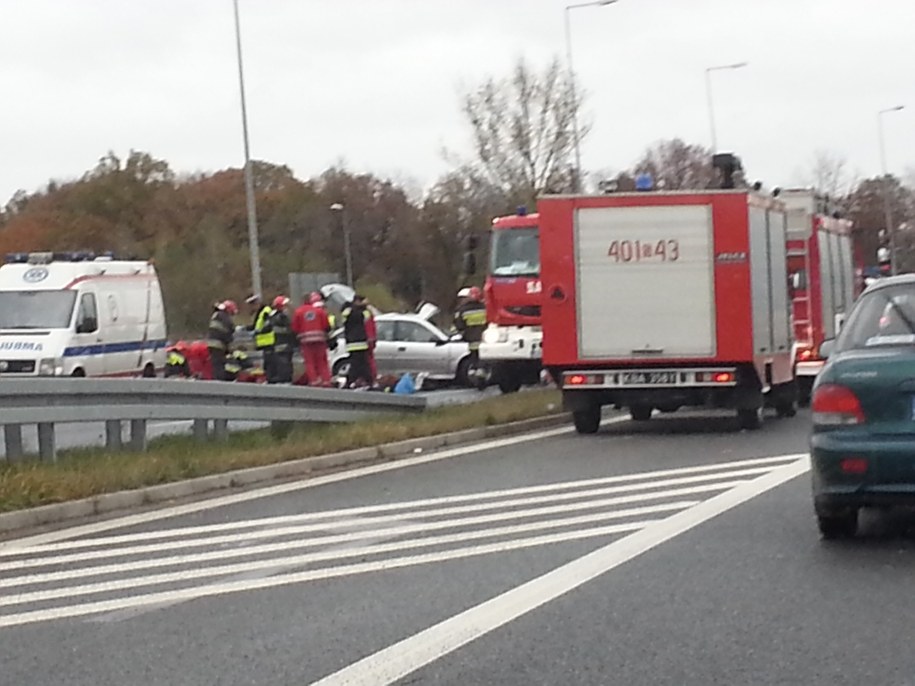 W wypadku zginęła jedna osoba, kolejna jest reanimowana. Są też trzy ciężko ranne osoby /foto. Michał /Gorąca Linia RMF FM