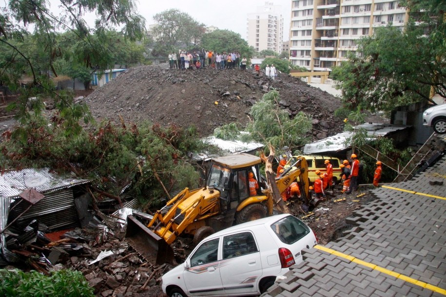 W wypadku zginęło co najmniej 17 osób / 	STR   /PAP/EPA