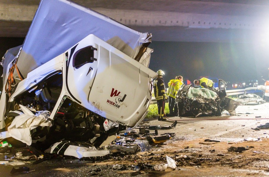 W wypadku zginęły trzy osoby /	Sebastian Stenzel /PAP/DPA