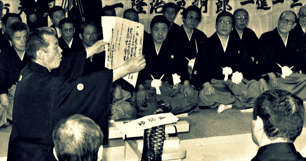 W yakuzie, podobnie jak w innych organizacjach przestępczych, istnieje instytucja "ojca chrzestnego" /East News