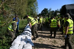 W Żabnicy w powiecie gryfińskim trwa wzmacnianie i budowa wałów przeciwpowodziowych