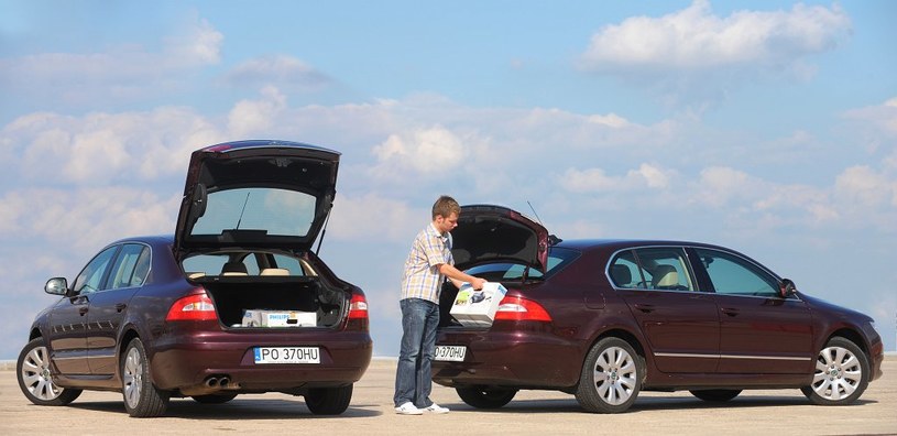 W zależności od potrzeb można otworzyć wyłącznie klapę bagażnika tak jak w klasycznym sedanie lub całe tylne drzwi jak w typowym liftbacku. Pojemność bagażnika wynosi 565 l. /Motor