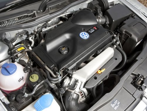 W zależności od rynku, silnik pod maską ma oznaczenie „1.8 T” lub „20V Turbo”. To ta sama jednostka. /Volkswagen